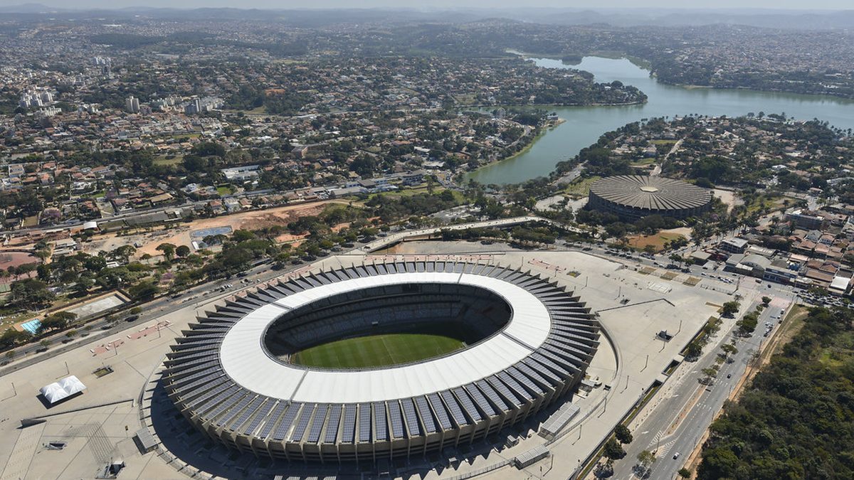 Vista aérea do Mineirão e da Lagoa da Pampulha, em Belo Horizonte